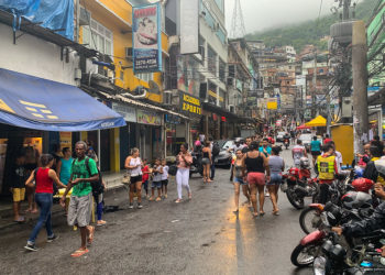 Moradores das comunidades do Rio