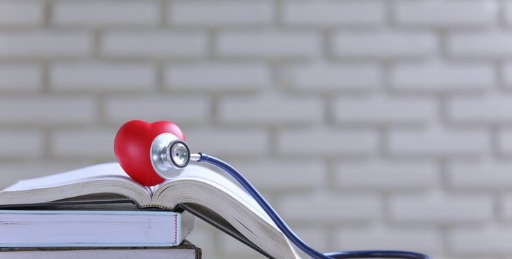 Biblioteca Fepecs reforça acervo com mais 96 obras na área de saúde