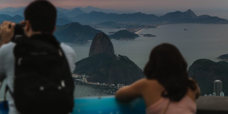 Brasil supera marca histórica e alcança 9 milhões de turistas internacionais em 2025
