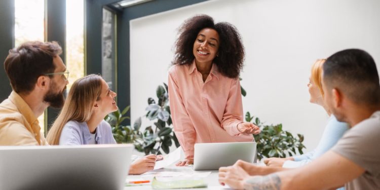 Reingresso ao mercado formal após empreender passa por reposicionamento profissional