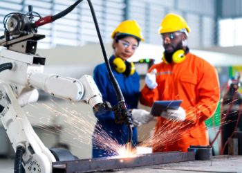 Indústria tem faturamento praticamente estável em 2025, aponta CNI