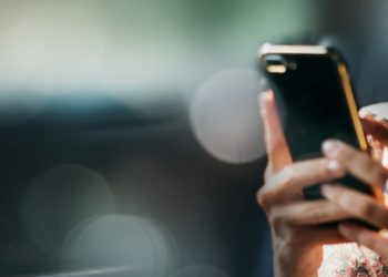 Rio registra queda de furtos e roubos de celulares no Carnaval 2026, aponta governo estadual