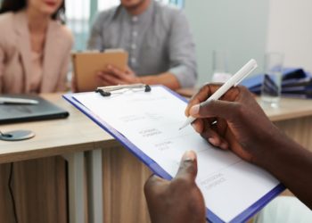 Desemprego permanece em 5,4% no Brasil no trimestre até janeiro de 2026