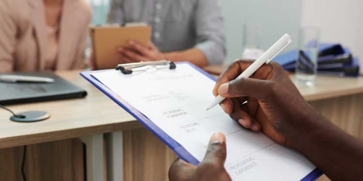 Desemprego permanece em 5,4% no Brasil no trimestre até janeiro de 2026