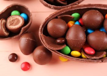 Preço dos ovos de Páscoa dispara em 2026 com efeito combinado do cacau e novas regras de importação