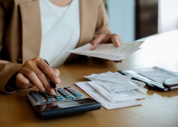 Governo revê benefícios tributários e projeta queda de R$ 214 bilhões até 2027