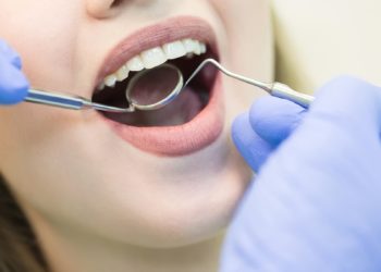 Campanha Julho Neon reforça prevenção e atendimento odontológico no SUS