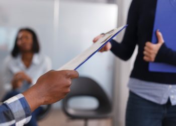 Prefeitura de Parecis abre seleção para área da Educação com 24 vagas e salários que chegam a R$ 5,1 mil