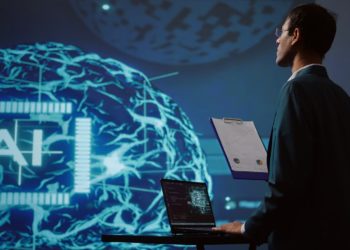 Uso da inteligência artificial cresce nas empresas, mas desafios de implementação ainda limitam expansão