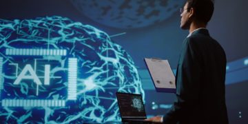 Uso da inteligência artificial cresce nas empresas, mas desafios de implementação ainda limitam expansão