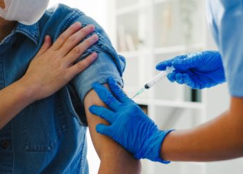 SUS amplia vacinação contra pneumonia e meningite para idosos a partir de 85 anos